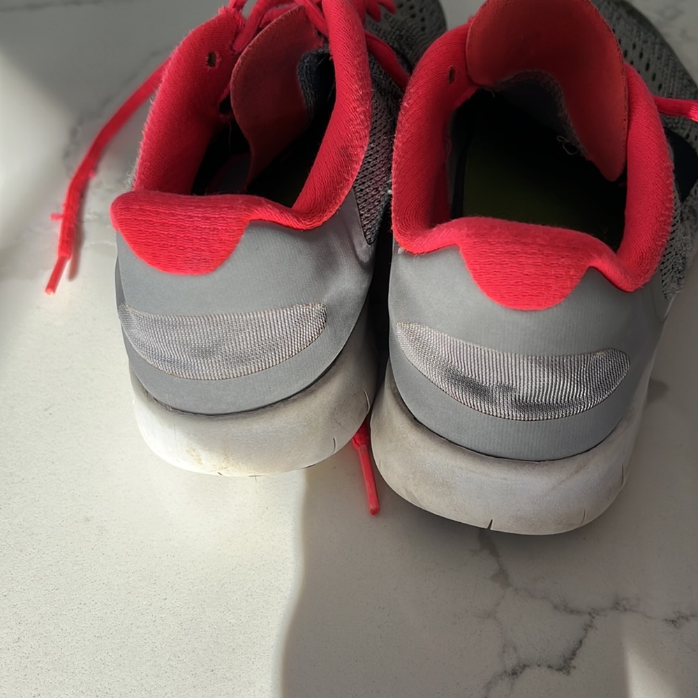 Nike - Picture 4 of 4